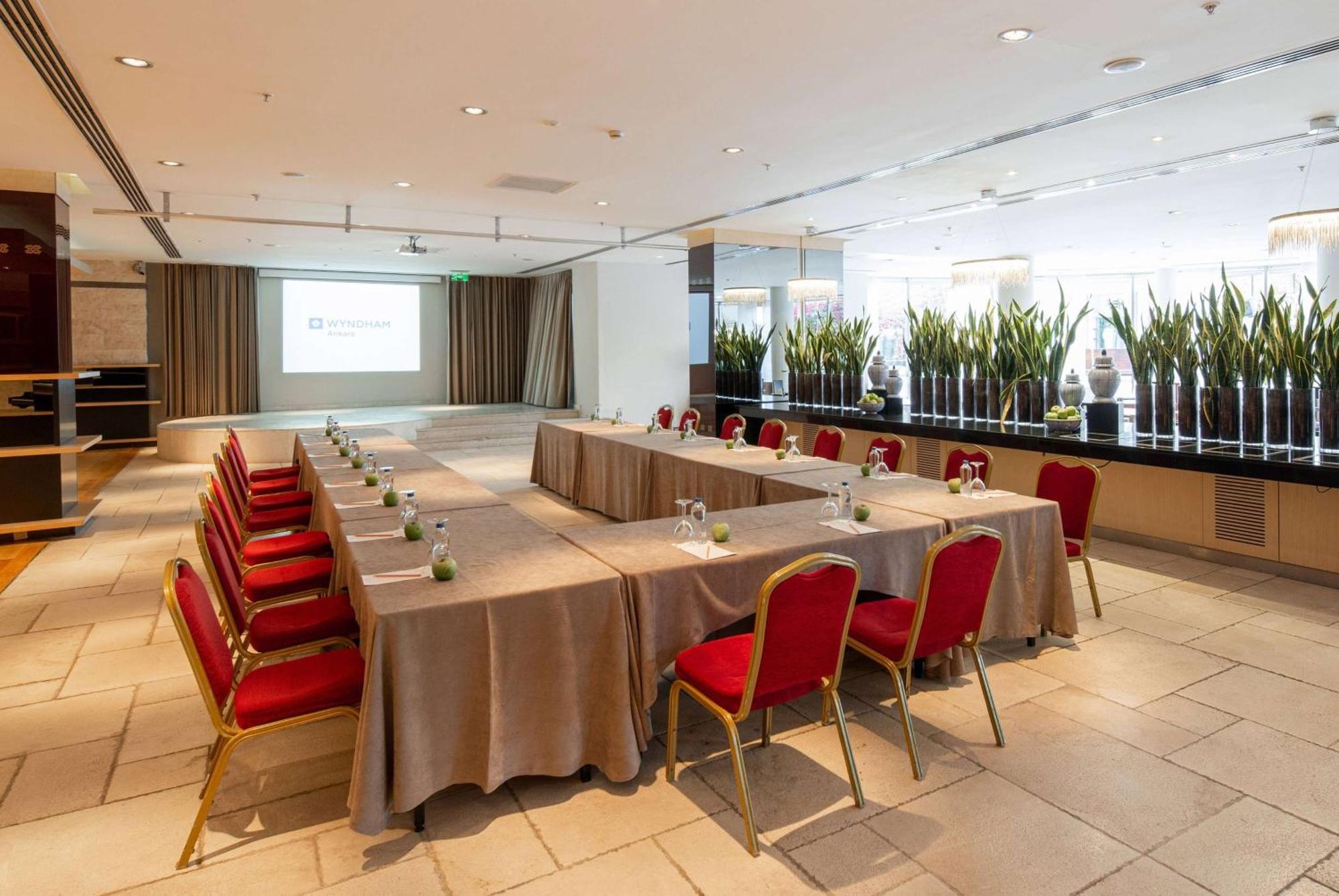 Отель Wyndham 5*